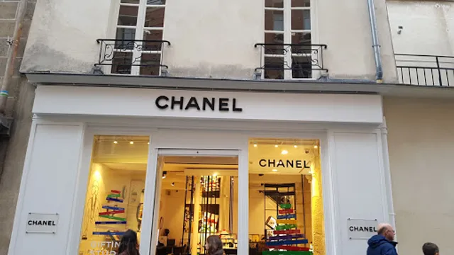 CHANEL PARFUMS ET BEAUTÉ MARAIS