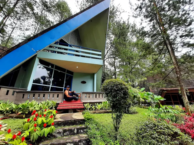 Hotel Lembah Safari Cisarua