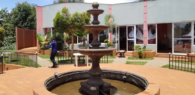 makutano hotel Mutundwe