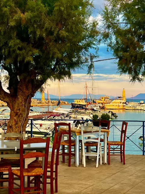 Το Λιμανάκι μαρίνα ξυλοκάστρου