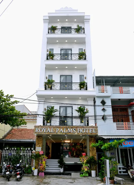 ROYAL PALMS HOTEL