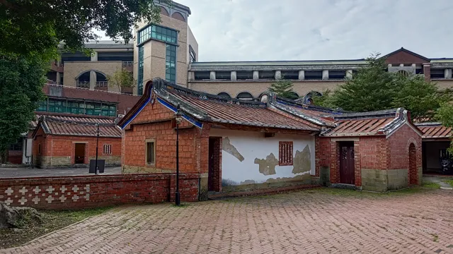 Longanpo Huangzhai Lianren Residence
