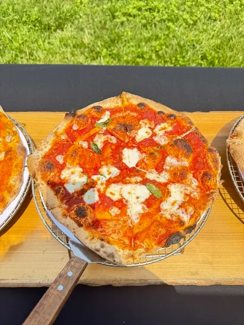 Traveling Tomato Wood Fired Pizza