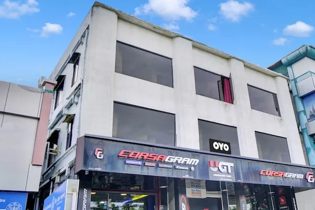 OYO Flagship Highway Inn