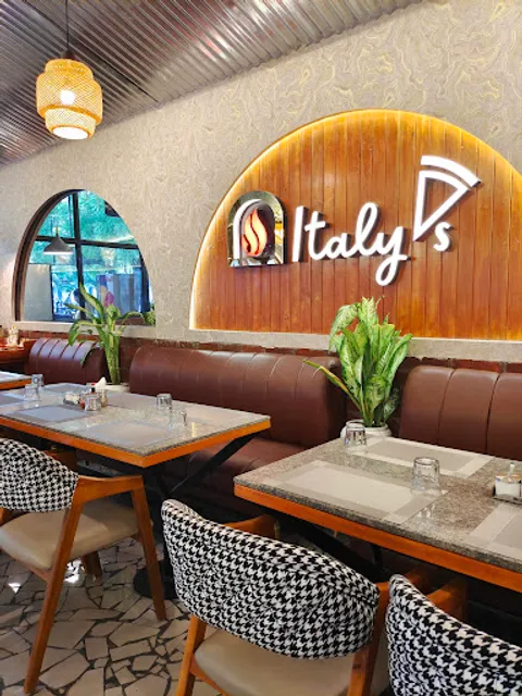 Italy's Traditional Pizzeria