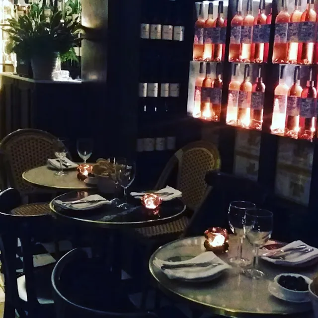 Casa da Praia Tapas Bar & Wine Bar (After 20.00h is dinner time.)