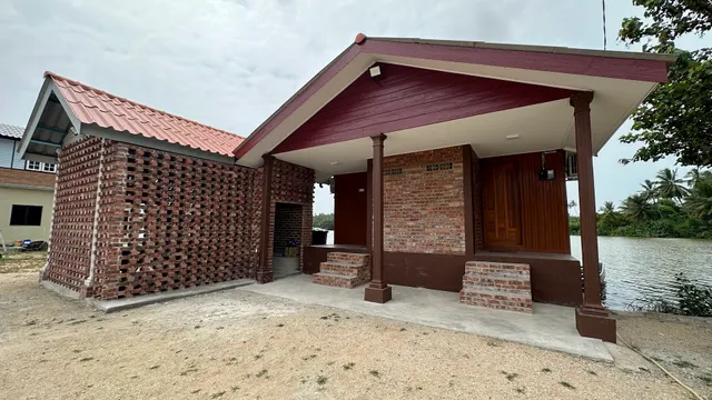 D' Sungai Wood Chalet