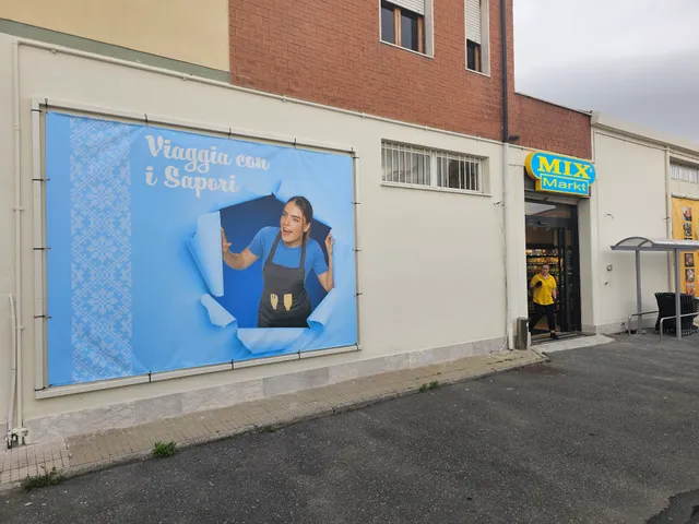 Mix Markt Livorno - prodotti rumeni, moldavi, polacchi, ucraini, serbi, georgiani, albanesi.