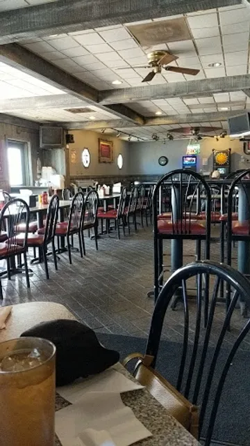 Magnums Bar and Grill