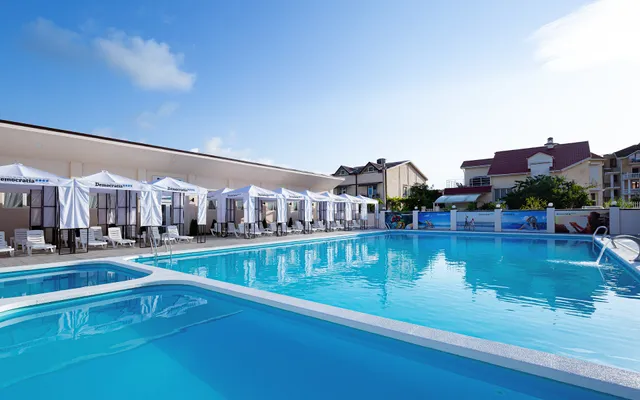 Family hotel Democracy