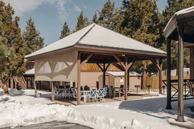 The Vintage Lakeside Inn