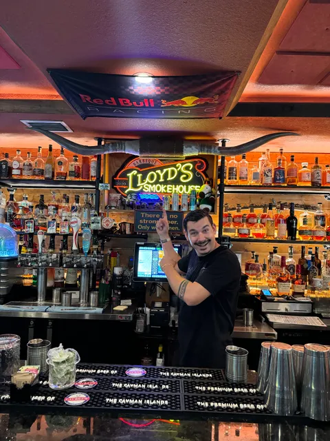 Lloyd's Smokehouse: Barbeque & Grill