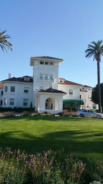 CORT Furniture Rental