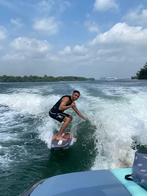 WAKEMUSTERS - School of Wakesurfing