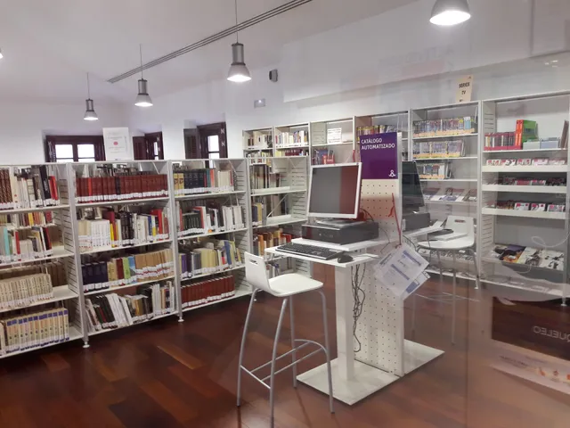 Iván de Vargas Library