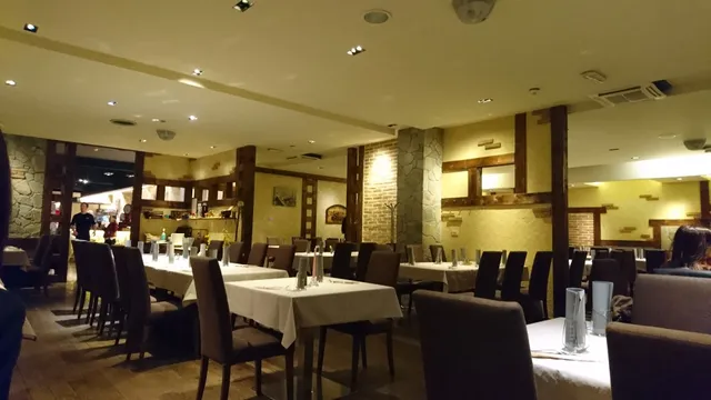 Magma X restavracija Etna