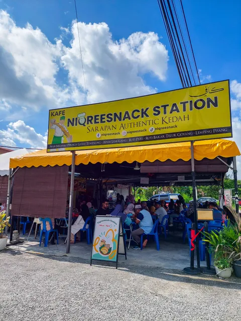 Niqreesnack Station