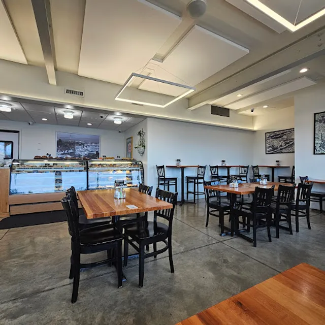 Délice French Bakery & Café