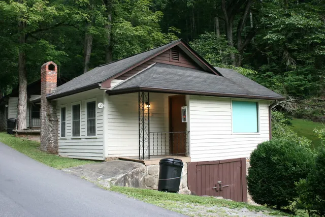 Flat Branch Cottages