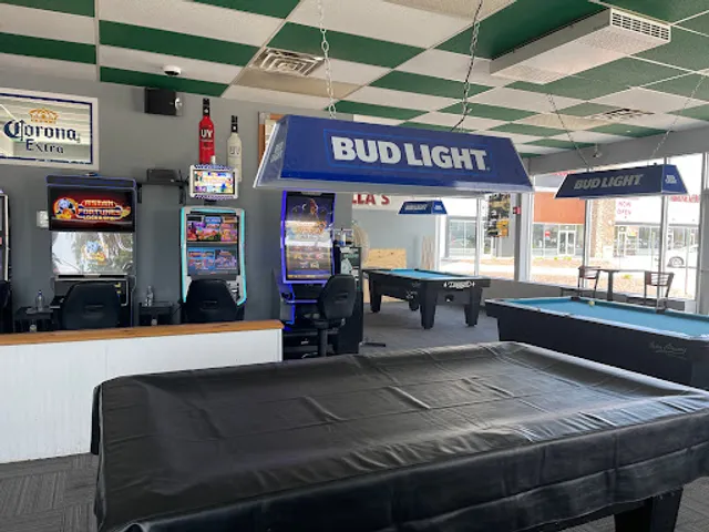 Stella's Bar & Grill