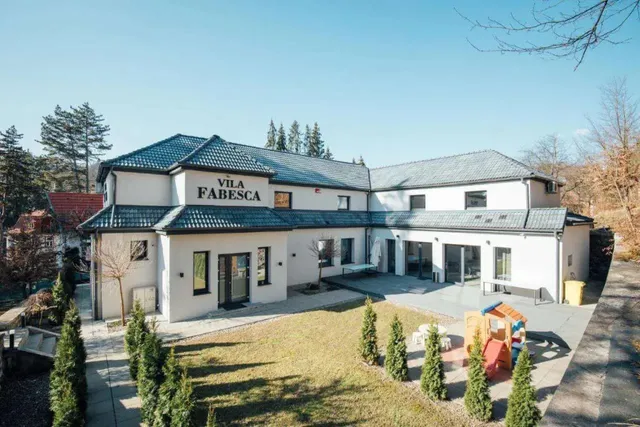 Vila Fabesca***