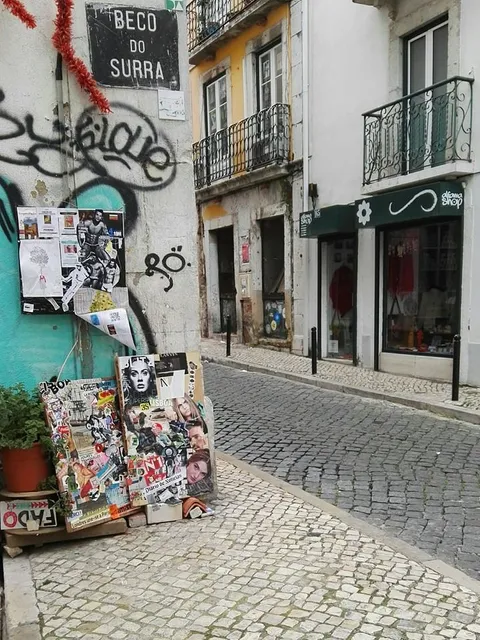 Alfama Shop - O Passeio da D. Sardinha e do Sr. Bacalhau