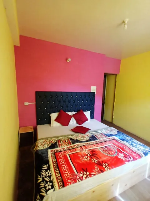 SPOT ON 37724 Sandhu Hotel