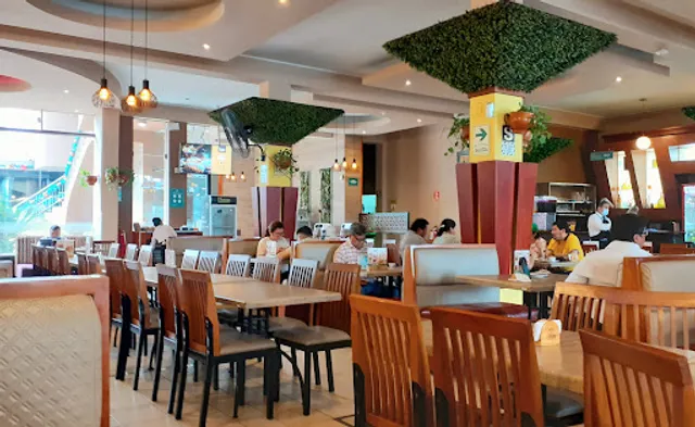 Restaurante pollería Roky's - La Molina 1