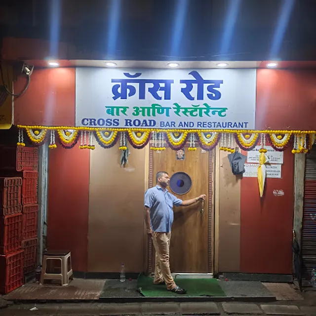 Cross Road Bar & Restaurant