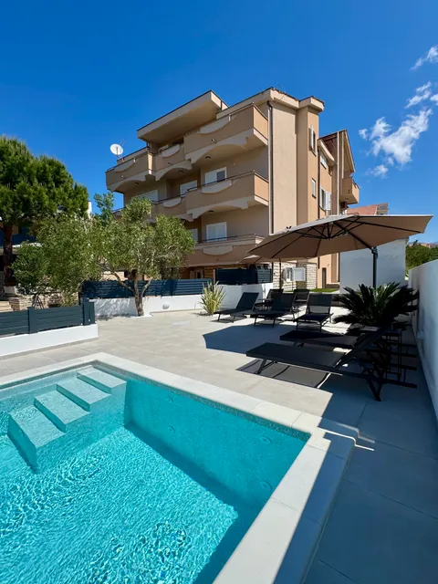 Apartments Toma Novalja