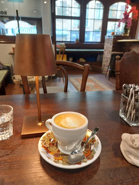 ROBIN'S Bar & Coffee