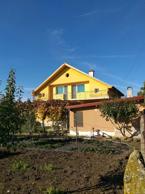 The Yellow House in the Valley of Roses село Габарево