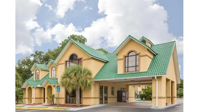 Howard Johnson by Wyndham Dothan