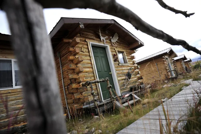 EarthSong Lodge & Denali Dog Sled Expeditions