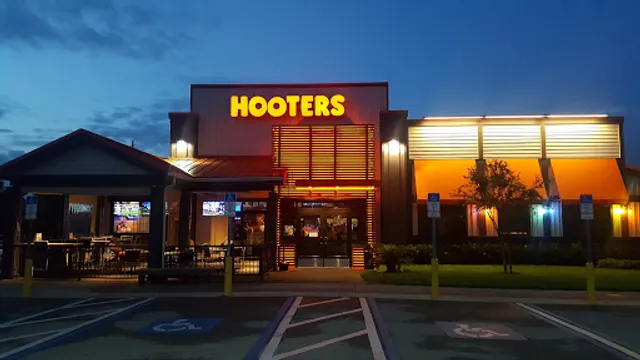 Hooters