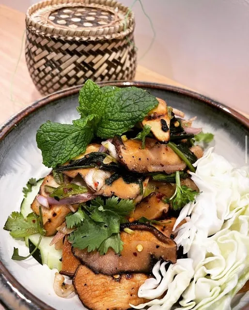 MIYA มีญ่า