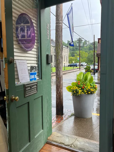 Garnet Moon Boutique