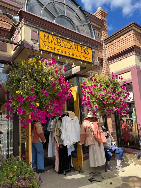 Marigold's Farmhouse Funk & Junk