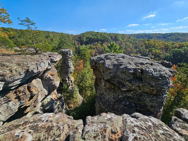 Pedestal Rocks & Kings Bluff Trailhead