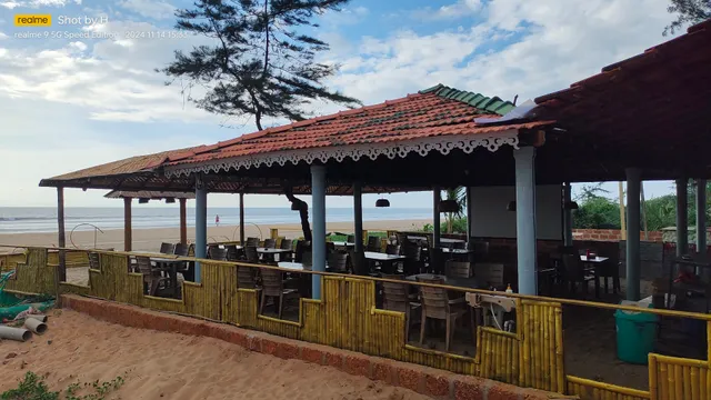 Ocean Breeze Cottage and Cafe