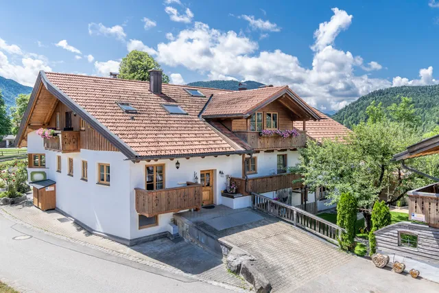 Holzerhof - Ferienwohnungen und Wellnessalm