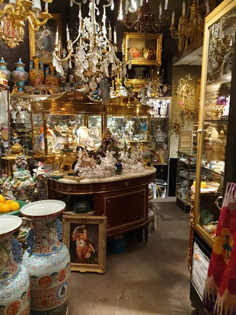 Manhattan Art & Antiques Center