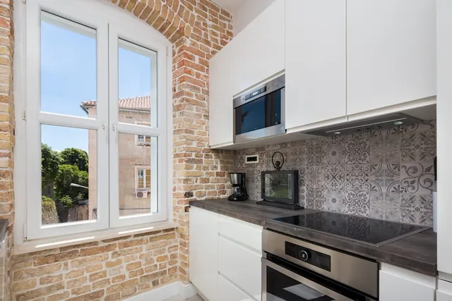 SLEEP SPLIT - Luxury Boutique Suites and Rooms