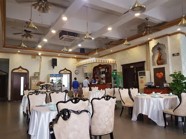 Xinjiang Yisitan Food City