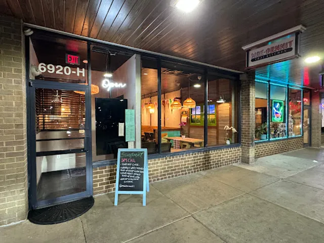 Mae Ornnit Thai Kitchen