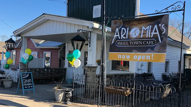 Ari & Mia's Small Town Cafe