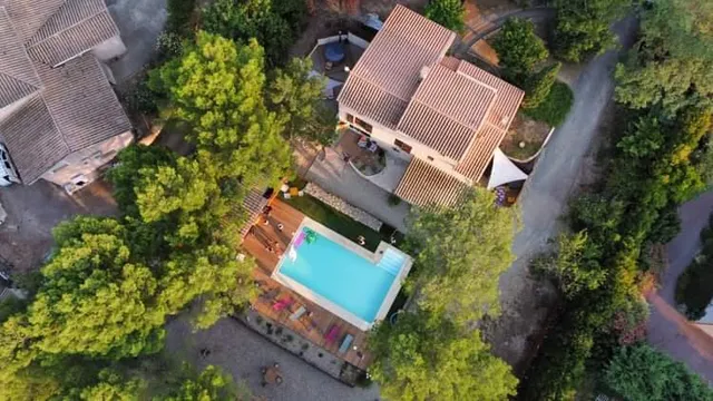 L'Entre Nous : Location gîte avec bain nordique et Chambres d'hôtes avec jacuzzi, piscine et table d'hôtes, Carcassonne Aude