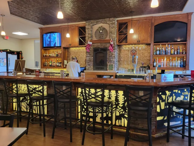 10th Hole Bar & Grill