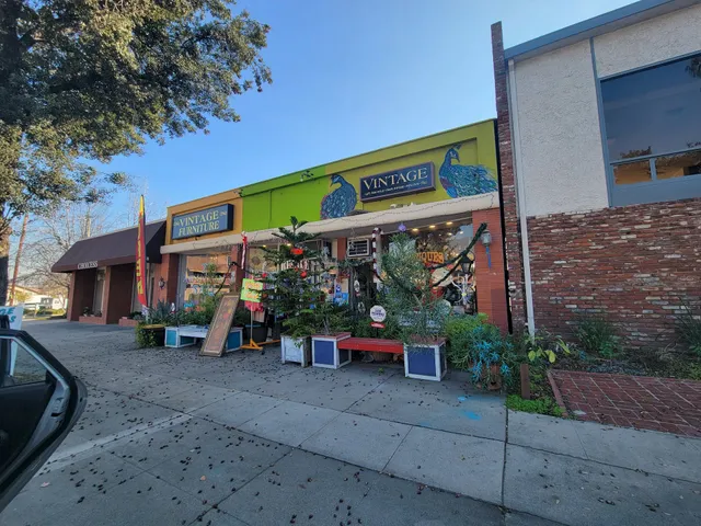 Vintage Treasures and Antiques Arcadia - NOW moved to Willie's Vintage of Monrovia (one block away)