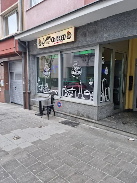 Simon Says Chicken - Gare